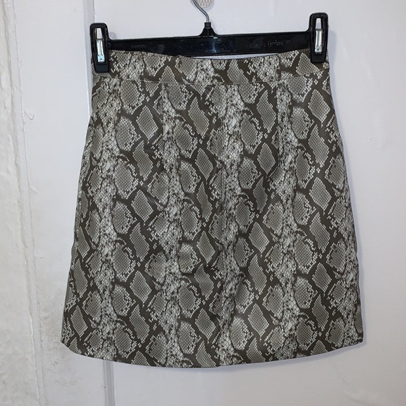 False-leather miniskirt! - Picture 2 of 3